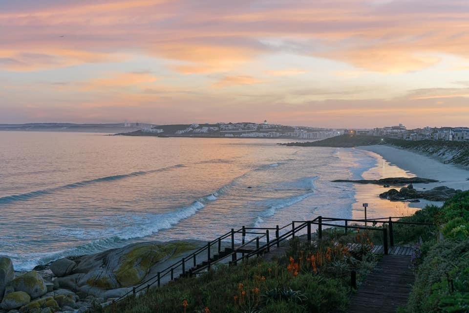 Perfect 10 - 10 To 13 Sleeper Luxury Holiday Home Breakage Deposit Of R2500 Per Weekend Lease 兰格班 外观 照片
