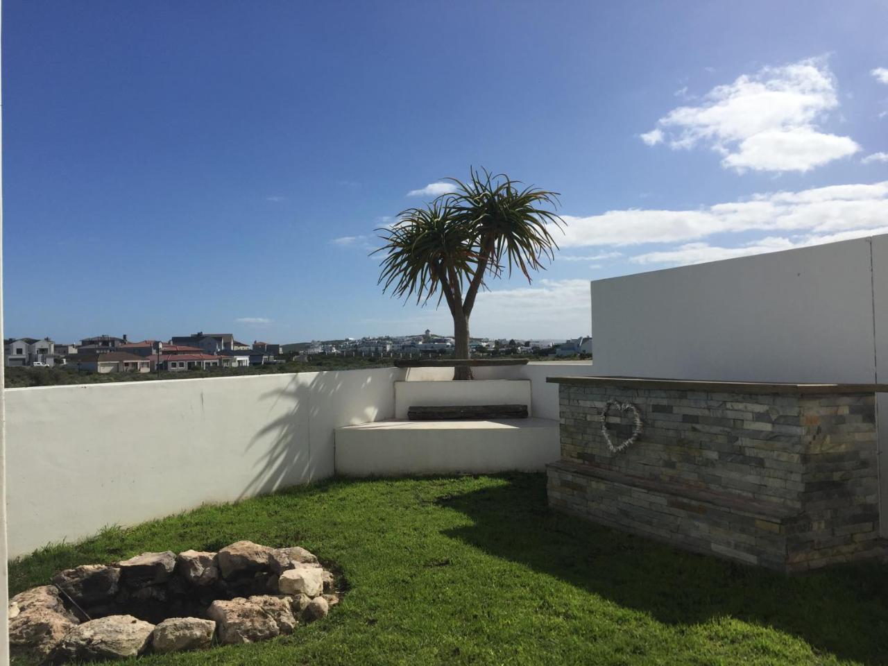Perfect 10 - 10 To 13 Sleeper Luxury Holiday Home Breakage Deposit Of R2500 Per Weekend Lease 兰格班 外观 照片