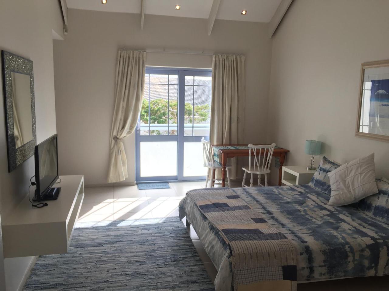 Perfect 10 - 10 To 13 Sleeper Luxury Holiday Home Breakage Deposit Of R2500 Per Weekend Lease 兰格班 外观 照片