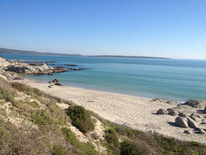 Perfect 10 - 10 To 13 Sleeper Luxury Holiday Home Breakage Deposit Of R2500 Per Weekend Lease 兰格班 外观 照片